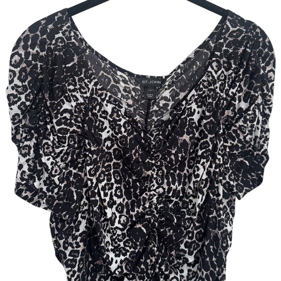 St. John Black and White Snow Leopard Print Sweetheart Ruched Top Size L - Picture 3 of 11